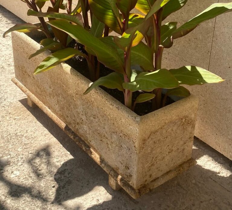 Mesa o banco de piedra de Mármoles Carbonell