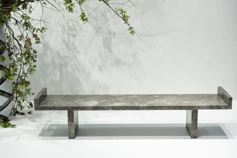 Mesa o banco de piedra de Mármoles Carbonell